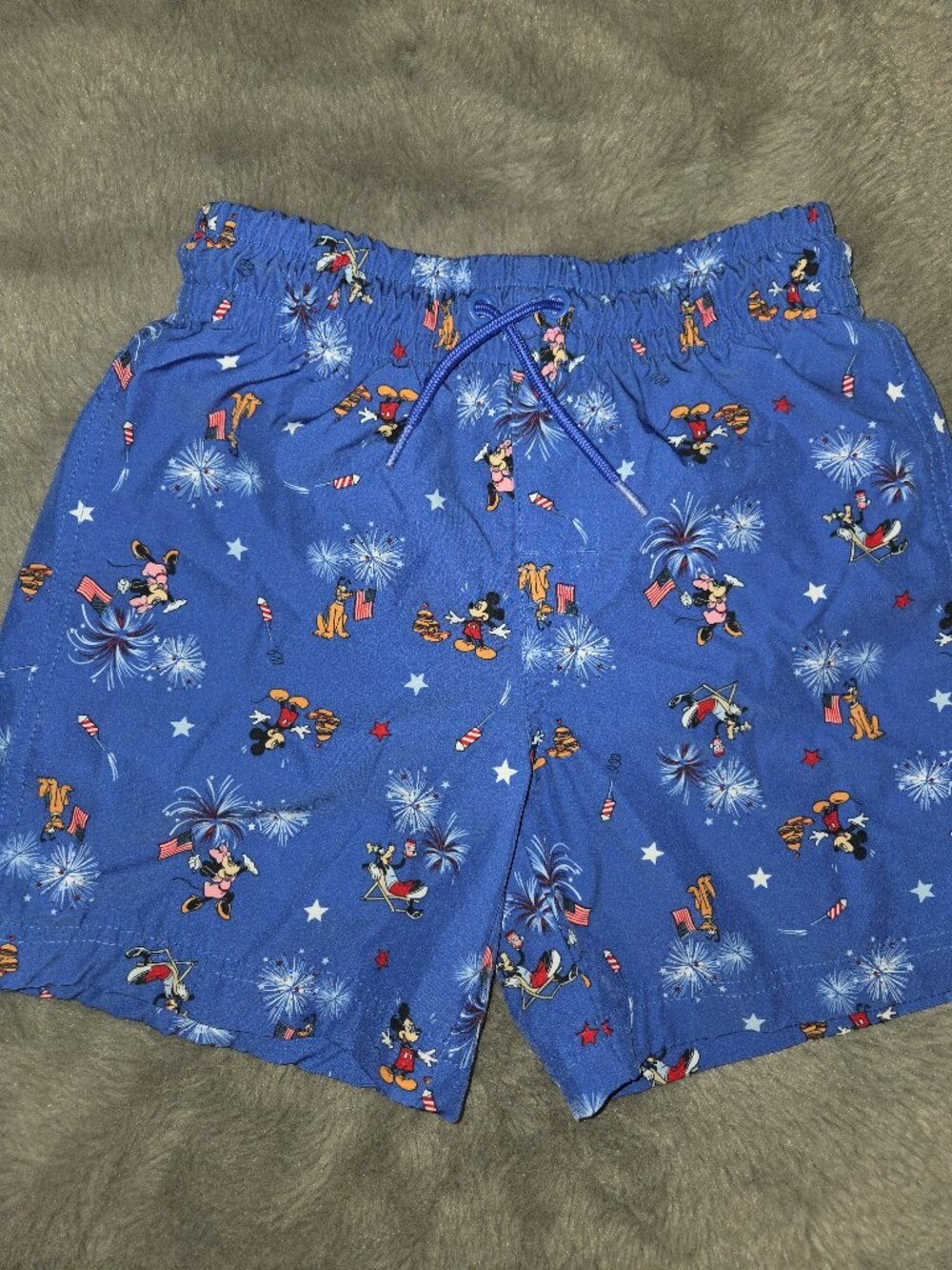 Boys medium (8) swim trunks